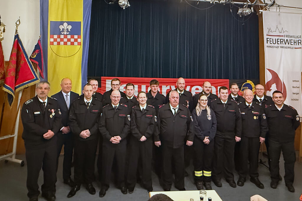 Beförderte, Geehrte, Wehrleitung auf der Jahresdienstbesprechung für das Jahr 2025